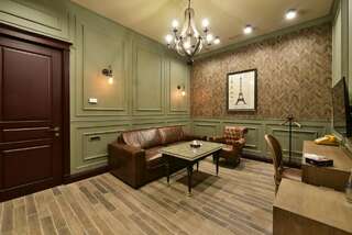 Отель Bastille Hotel Yerevan Ереван Улучшенный номер с кроватью размера «king-size»-5